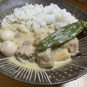 <span class="title">季節を盛り付けたカレー</span>